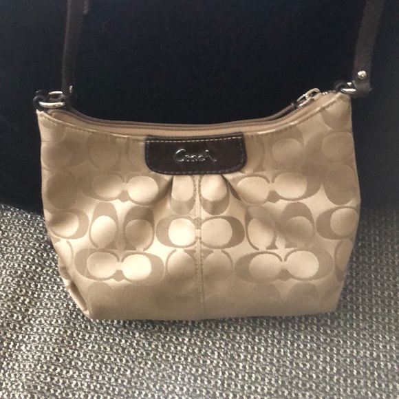 Like New Coach Tan Brown Purse. - Picture 1 of 5